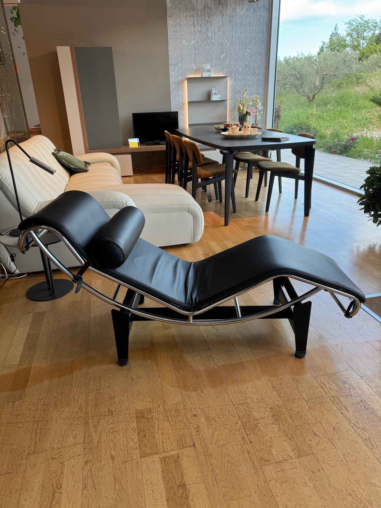 CHAISE LONGUE IN PELLE
